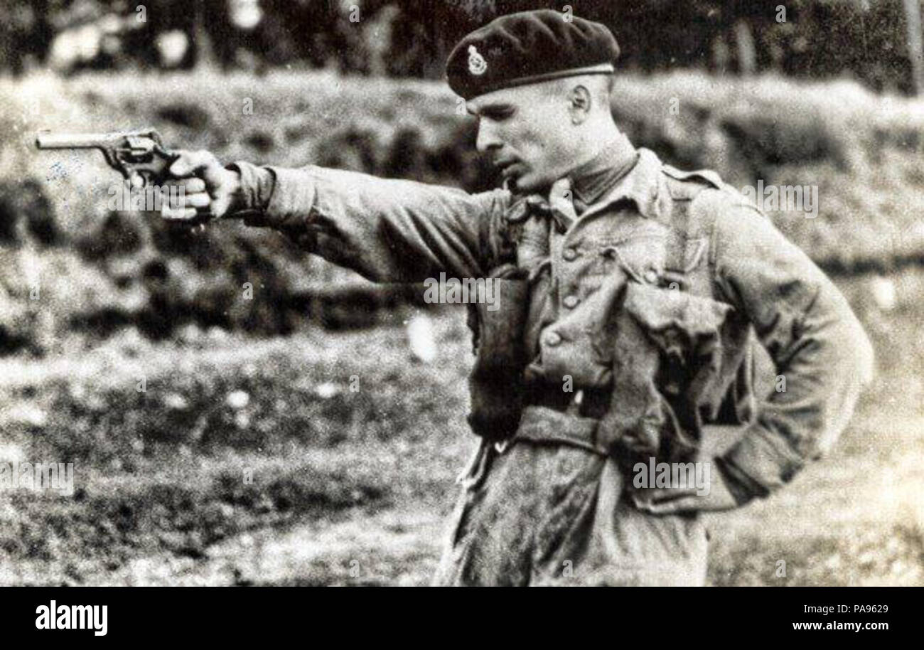 147 König Hussein Feuern in Sandhurst, 1952 Stockfoto