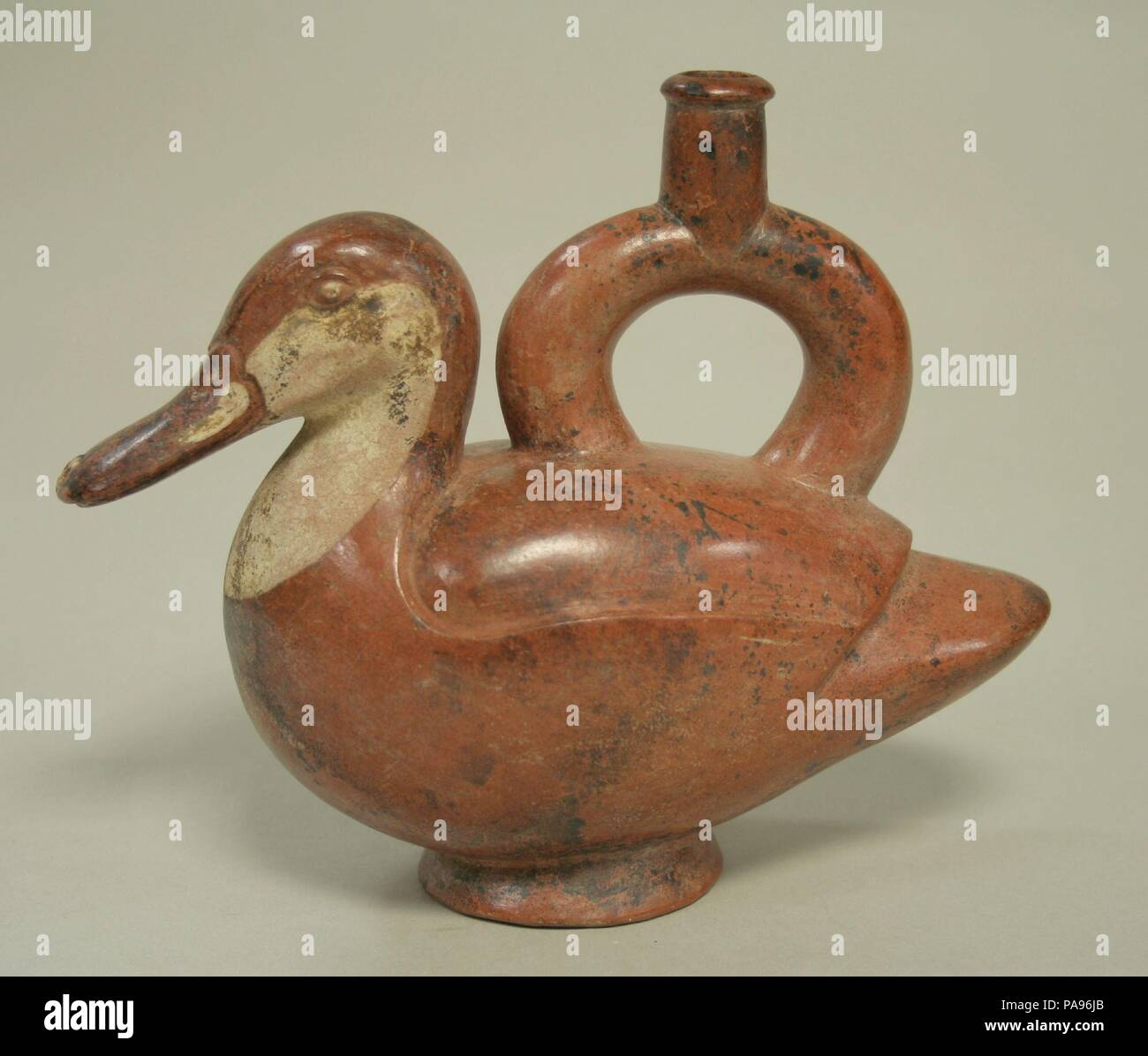 Steigbügel Auswurfkrümmer Flasche. Kultur: Moche. Abmessungen: Höhe 6-7/8-in.. Datum: 2.-5. Jh.. Museum: Metropolitan Museum of Art, New York, USA. Stockfoto