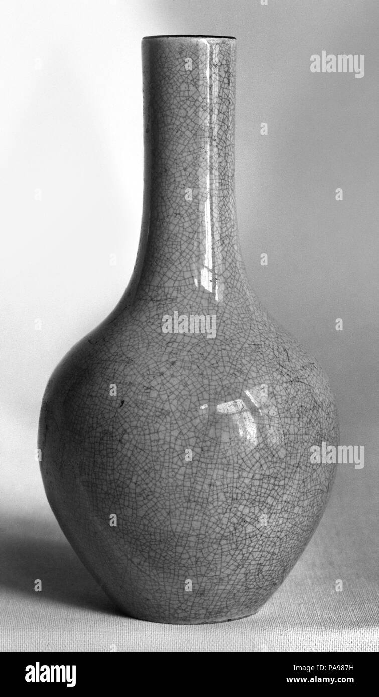Vase. Kultur: China. Abmessungen: H.5. (12,7 cm). Museum: Metropolitan Museum of Art, New York, USA. Stockfoto