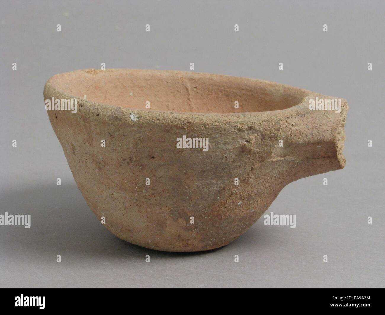 Schüssel. Kultur: Koptischen. Abmessungen: Insgesamt: 2 1/16 x 3 15/16 x 3 11/16 in. (5,2 x 10 x 9,4 cm). Datum: 4. bis 7. Jahrhundert. Museum: Metropolitan Museum of Art, New York, USA. Stockfoto