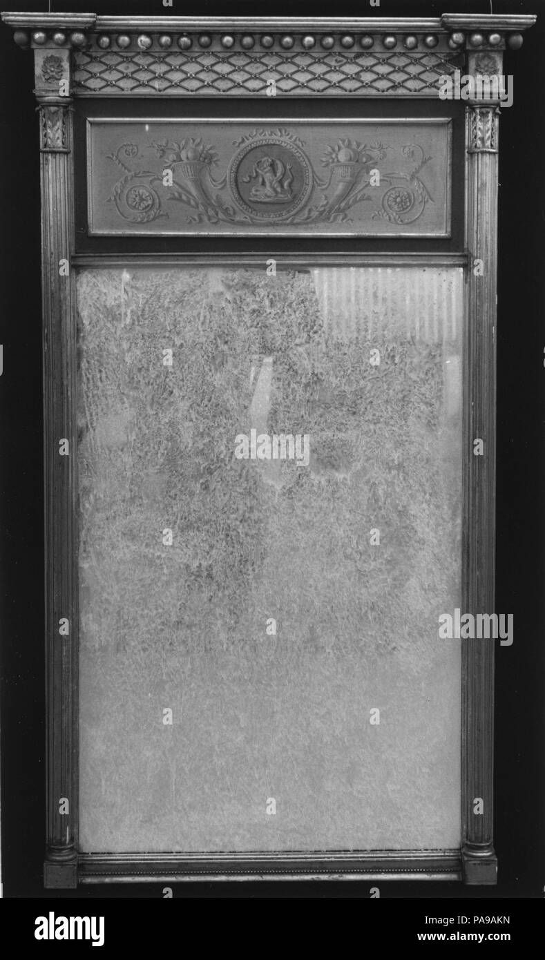 Looking Glass. Kultur: American. Abmessungen: 54 1/4 x 31 in. (137,8 x 78,7 cm). Datum: Ca. 1800. Museum: Metropolitan Museum of Art, New York, USA. Stockfoto