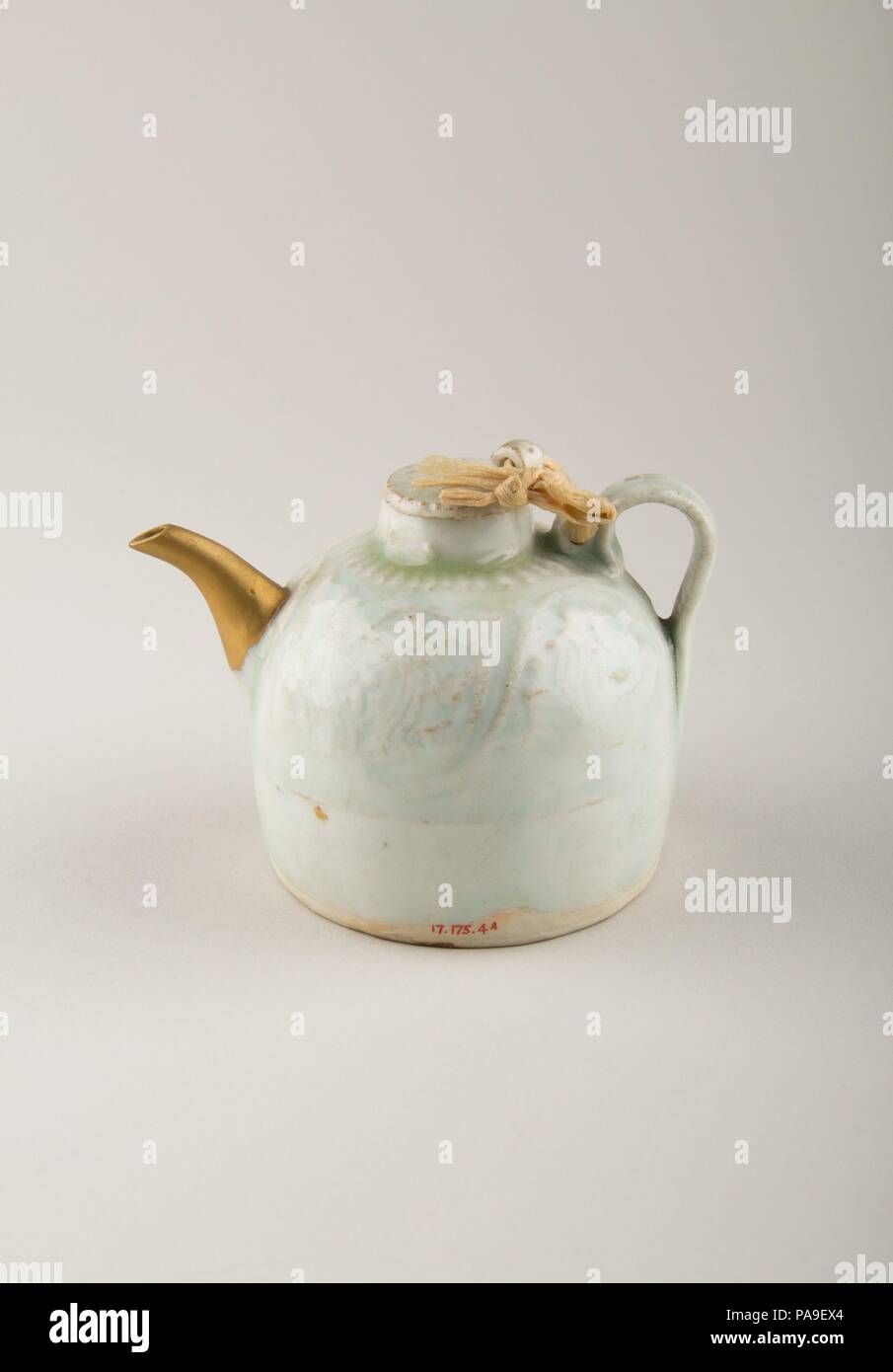 Flasche und Deckel. Kultur: China (?). Abmessungen: H.5. (12,7 cm). Museum: Metropolitan Museum of Art, New York, USA. Stockfoto