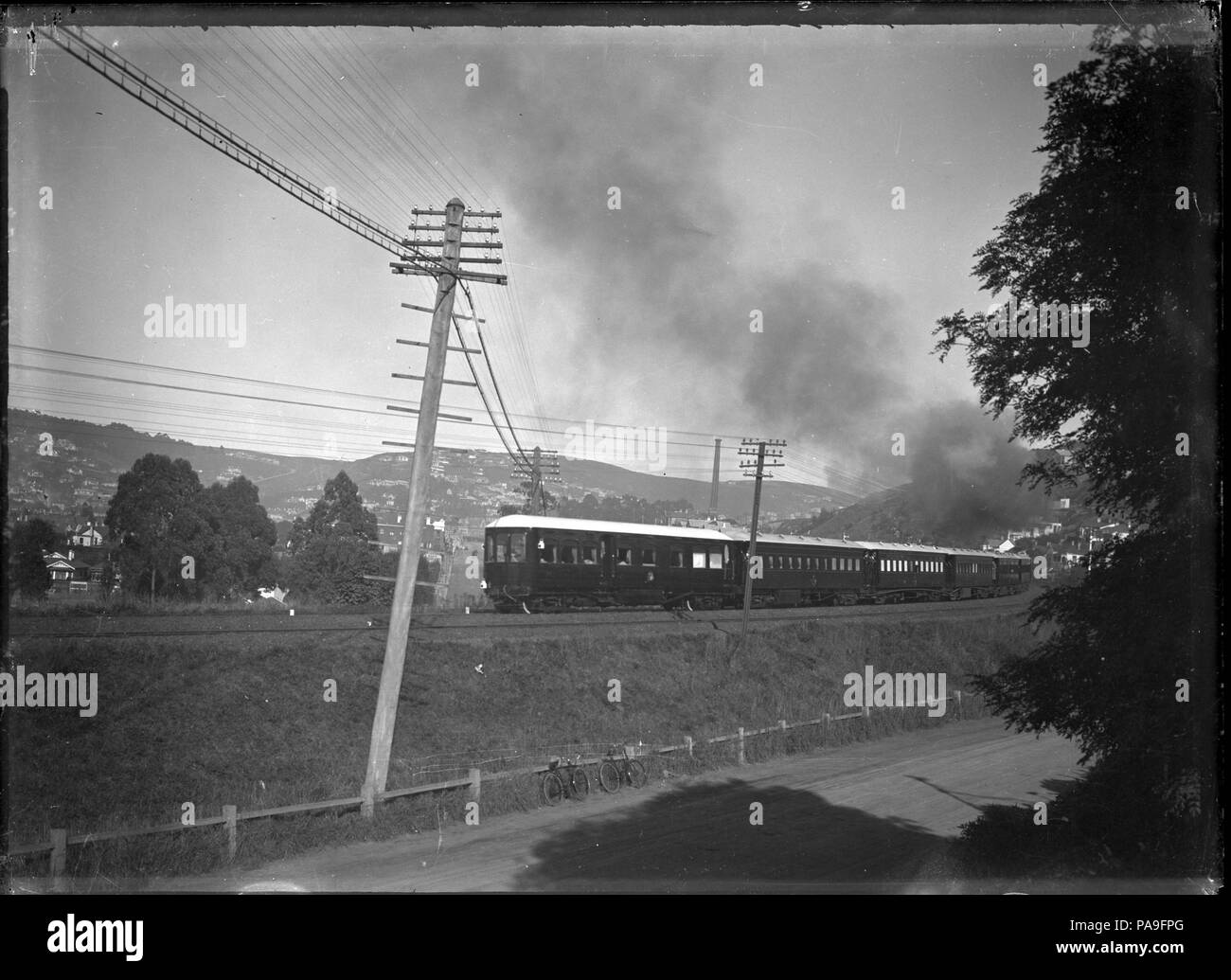 222 Royal Zug in der Nähe von Dunedin, an der Royal Tour des Herzogs und der Herzogin von York, 1927. 266806 ATLIB Stockfoto