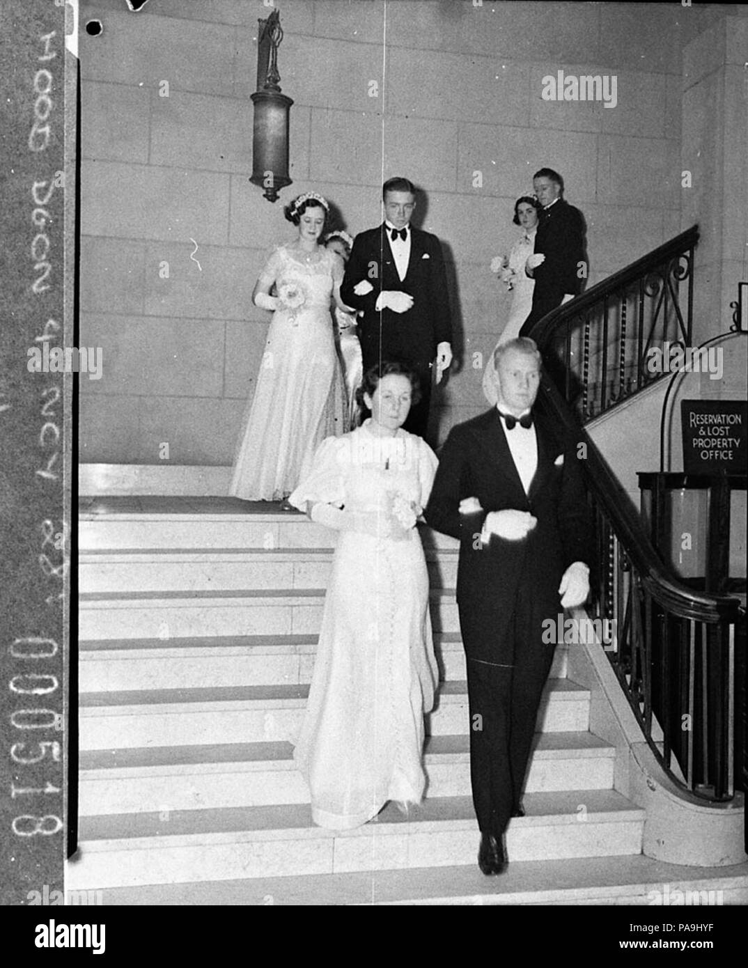 236 10798 SLNSW katholische Qualitätssicherung Kugel an David Jones neun Debütantinnen Stockfoto