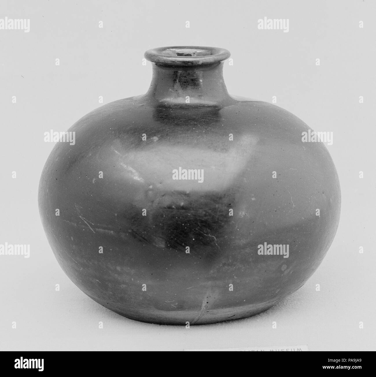 Flasche für Süßigkeiten. Kultur: Japan. Abmessungen: H.4. (10,2 cm). Datum: 18. Museum: Metropolitan Museum of Art, New York, USA. Stockfoto
