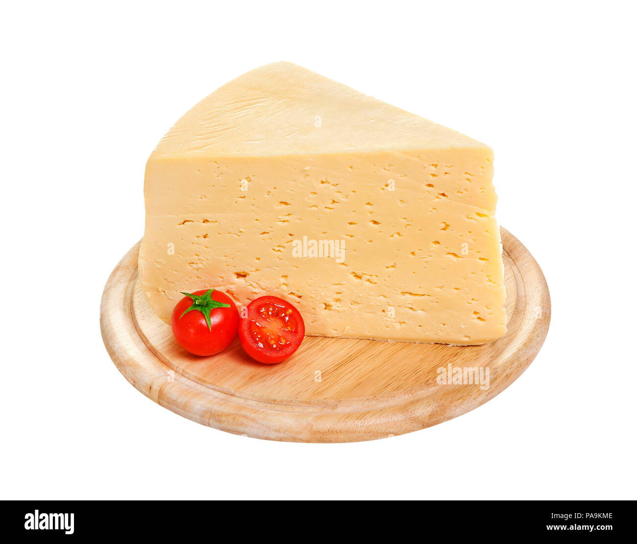 Stück der Russischen Käse auf weißem Hintergrund mit Freistellungspfad isoliert Stockfoto