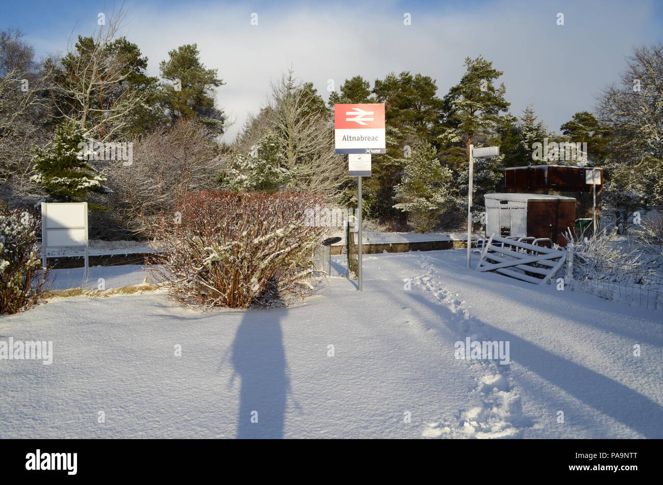 Altnabreac Bahnhof in der nördlichen schottischen Highlands, einem der abgelegensten Bahnhöfe in Großbritannien Stockfoto