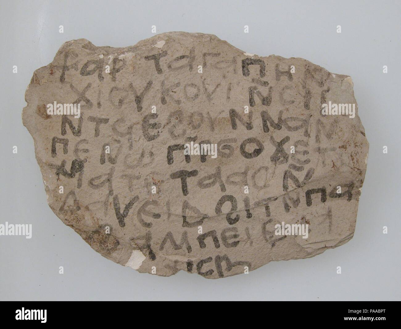 Ostrakon. Kultur: Koptischen. Abmessungen: 4 1/16 x 2 15/16 in. (10,3 x 7,4 cm). Datum: 7. Museum: Metropolitan Museum of Art, New York, USA. Stockfoto