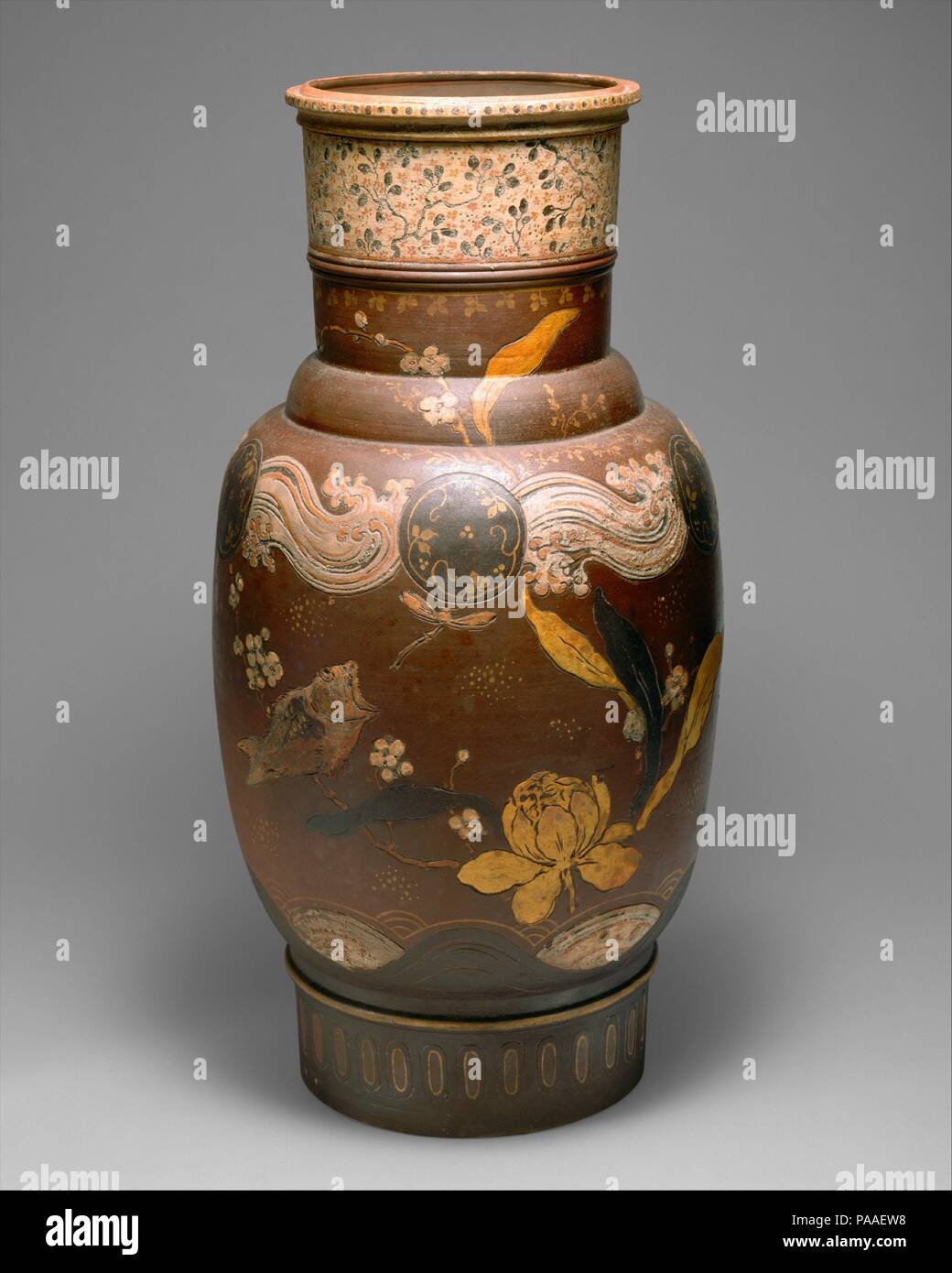 Vase. Kultur: Französisch (Paris). Designer: Ernest Rosenkranz (Französisch, Sèvres 1835-1909 Choisy-le-Roi). Abmessungen: H 19 Zoll (48,3 cm). Datum: 1882-86. Museum: Metropolitan Museum of Art, New York, USA. Stockfoto
