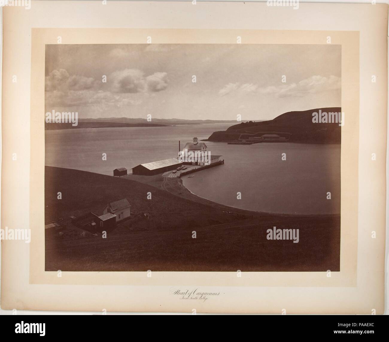 Straße von Carquennes, von Süden Vallejo. Artist: Carleton E. Watkins (American, 1829-1916). Abmessungen: Bild: 40,3 x 52,5 cm (15 7/8 x 20 11/16 in.) anbringen: 54,4 x 66,4 cm (21 5/6 x 26 1/8 in.). Datum: 1868-69. Wenn Watkins seine Mammut druckt im Jahre 1869 ausgestellt, ein Kritiker meinte, "Sie zu Recht verdienen die encomiums an Ihnen. Für die Klarheit, Stärke und Weichheit der Ton, diese malerische Aussicht sind unübertroffen; während Sie wahrheitsgemäße Darstellungen der Szene ausgewählt, Sie sind ein Pfand, den künstlerischen Fähigkeiten des Fotografen." Die Website von diesem Foto (heute bekannt als Stockfoto
