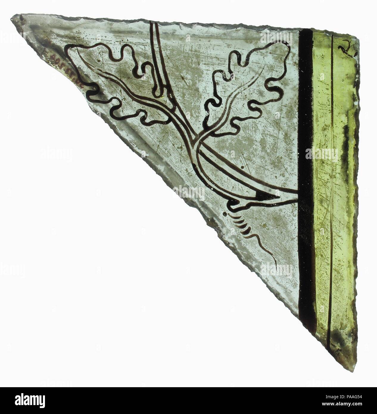 Glas Fragment. Kultur: Britische. Abmessungen: Insgesamt: 1 1/2 x 5 3/8 Zoll (3,8 x 13,7 cm). Datum: Ca. 1350. Museum: Metropolitan Museum of Art, New York, USA. Stockfoto