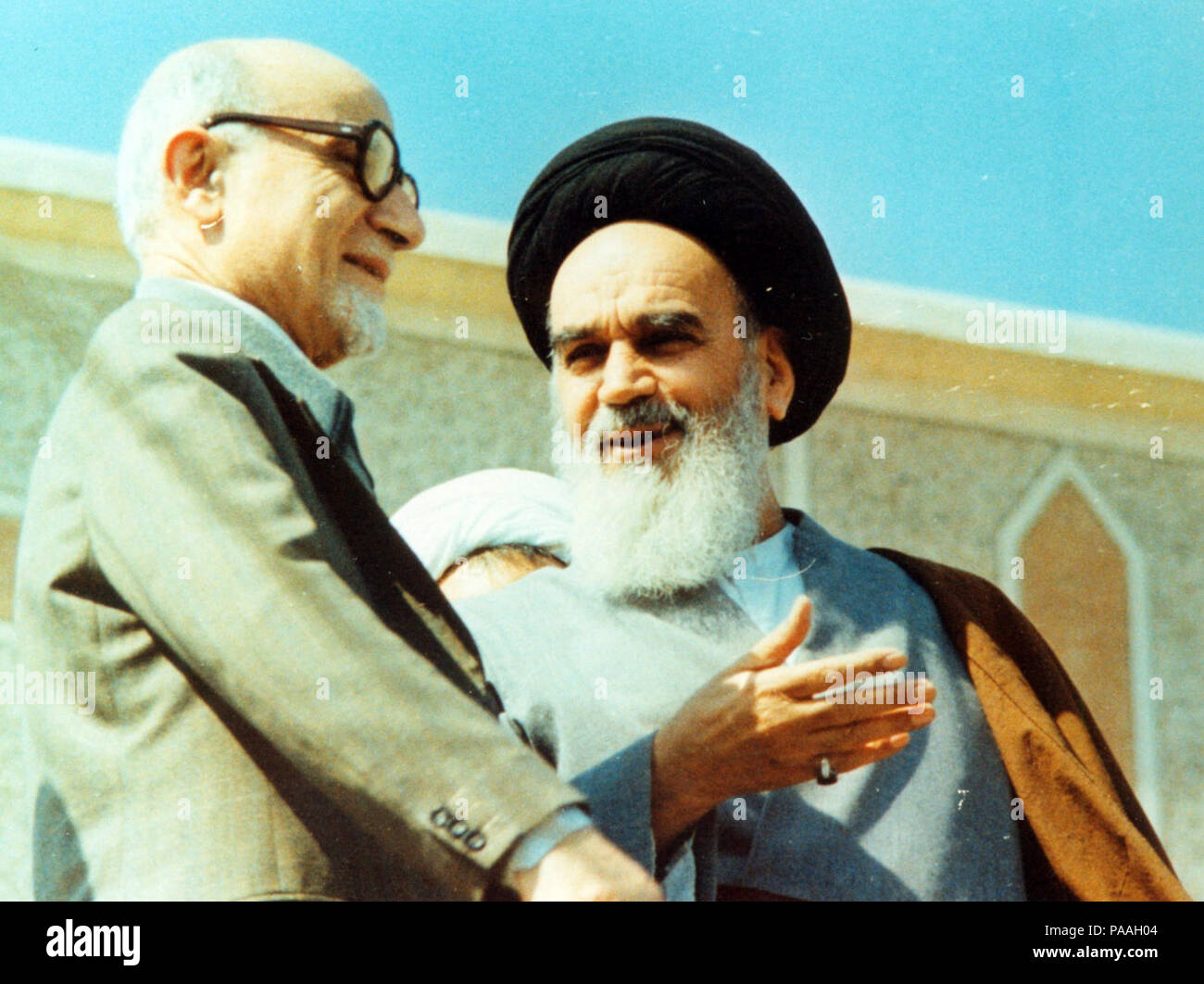 201 PM Bazargan treffen Ruhollah Khomeini auf dem Dach von seiner Residenz, Qom - März 1979 Stockfoto
