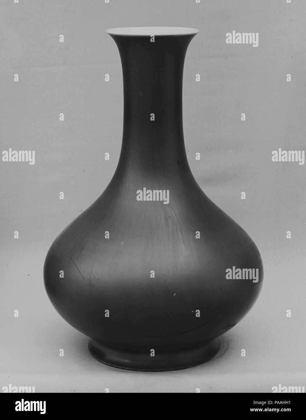 Vase. Kultur: China. Abmessungen: H.11 cm. (29,2 cm). Museum: Metropolitan Museum of Art, New York, USA. Stockfoto