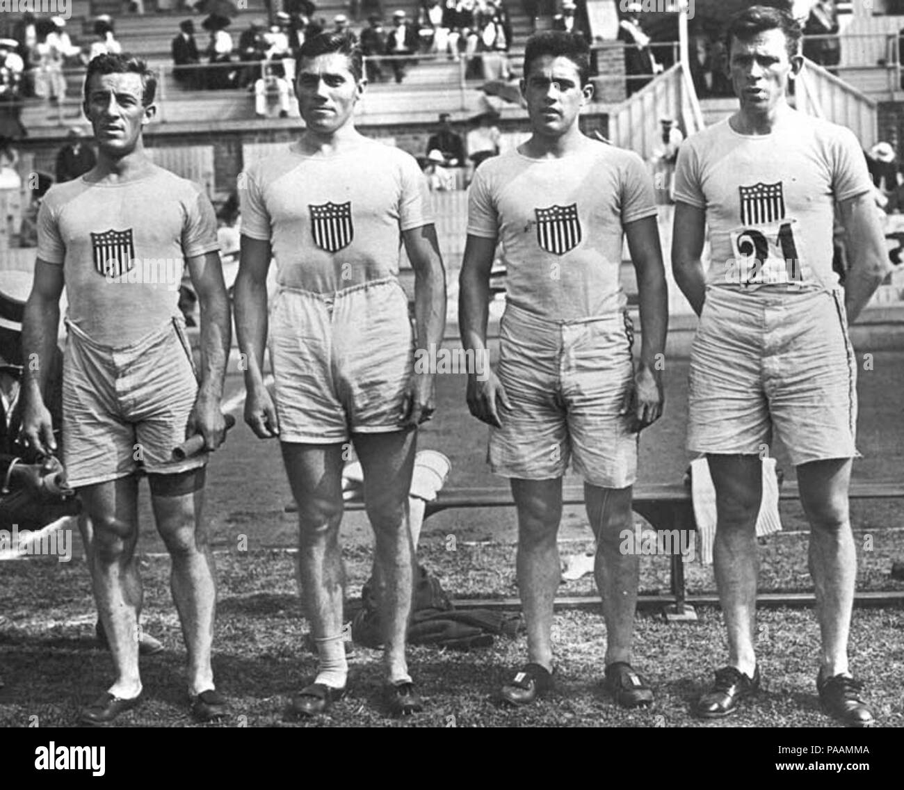 6-15 May 1912: Porträt von Charles Reidpath, Edward Lindberg, James Meredith und Melvin Sheppard aus den USA, hat die amerikanische 4x400m-Staffel, die während der Olympischen Spiele 1912 in Stockholm, Schweden. Die amerikanische Mannschaft gewann die Goldmedaille in dieser Veranstaltung. Obligatorische Credit: IOC Olympische Museum/Allsport 300 Charles Reidpath, Edward Lindberg, James Meredith und Melvin Sheppard 1912 Stockfoto