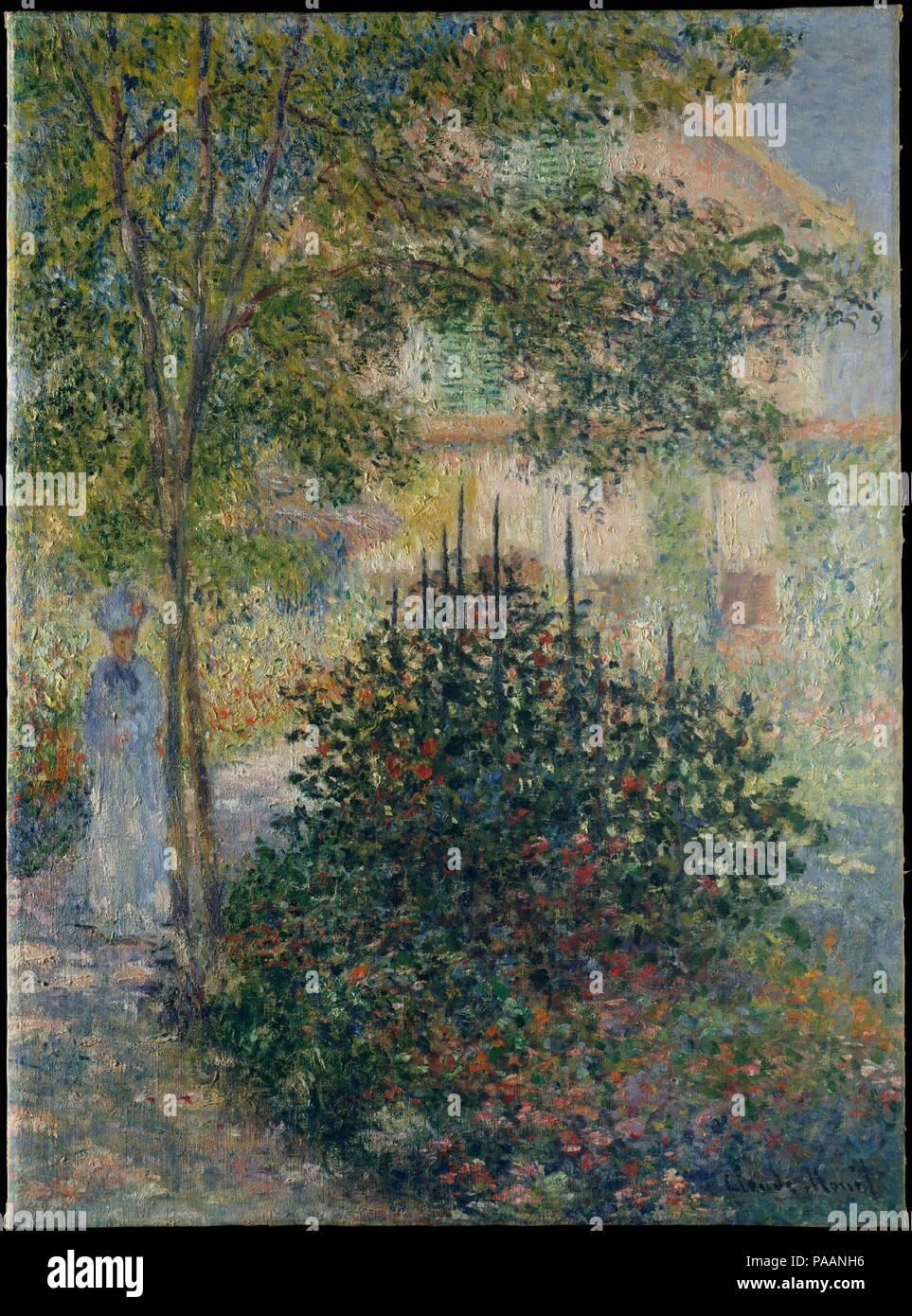 Camille Monet (1847-1879) im Garten in Argenteuil. Künstler: Claude Monet (Französisch, Paris 1840-1926 Giverny). Abmessungen: 32 1/8 x 23 5/8 in. (81,6 x 60 cm). Datum: 1876. Im Jahr 1876, Monet, nicht weniger als zehn Gemälde seiner gemieteten Haus und Garten in Argenteuil. Diese Leinwand kann unter diejenigen, die er im Juni lackiert werden, wenn er auf "eine Reihe von ziemlich interessante neue Dinge." Madame Monet Nebenkosten im Vergleich zu den beeindruckenden Stand der stockrosen in der Mitte der Komposition zu sein scheint. Flackern Pinselstrichen von bunten Farbe auf die Leinwand erscheinen mit Licht zu pulsieren. M Stockfoto