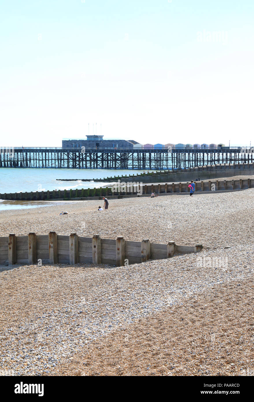 Moderne Hastings Pier, wieder aufgebaut, nachdem durch einen Brand verwüstet, und eine architektonische Preisträger an der Südküste in East Sussex, Großbritannien Stockfoto