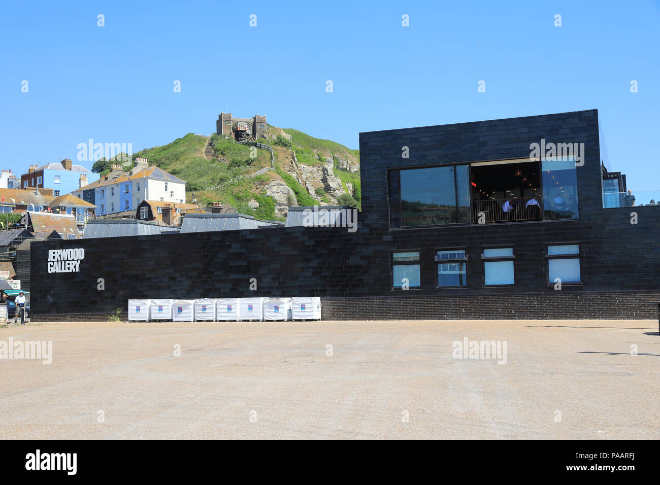 Die preisgekrönte Jerwood Galerie, ein Museum für zeitgenössische britische Kunst, auf dem Stade, in Hastings, East Sussex, Großbritannien Stockfoto