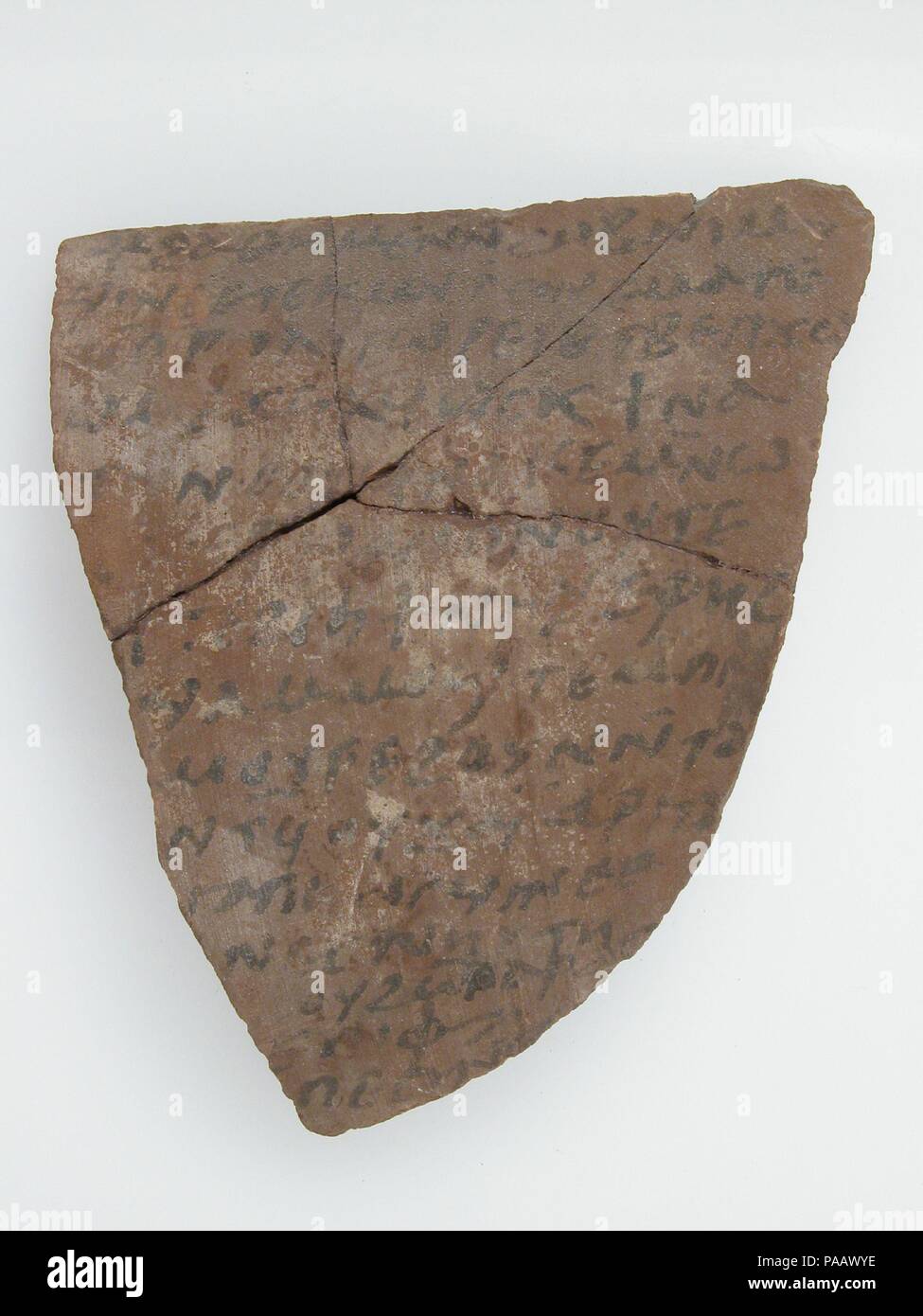 Ostrakon mit einem Brief von Pesenthius zu Epiphanius. Kultur: Koptischen. Abmessungen: 4 7/16 x 3 7/8 in. (11,2 x 9,8 cm). Datum: 600. Museum: Metropolitan Museum of Art, New York, USA. Stockfoto