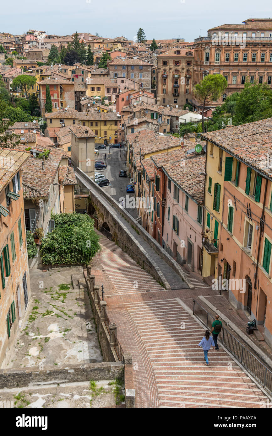 Perugia Italien Eine Der Interessantesten Stadte In Umbrien Perugia Ist Bekannt Fur Die Mittelalterliche Altstadt Und Seinen Engen Gassen Stockfotografie Alamy