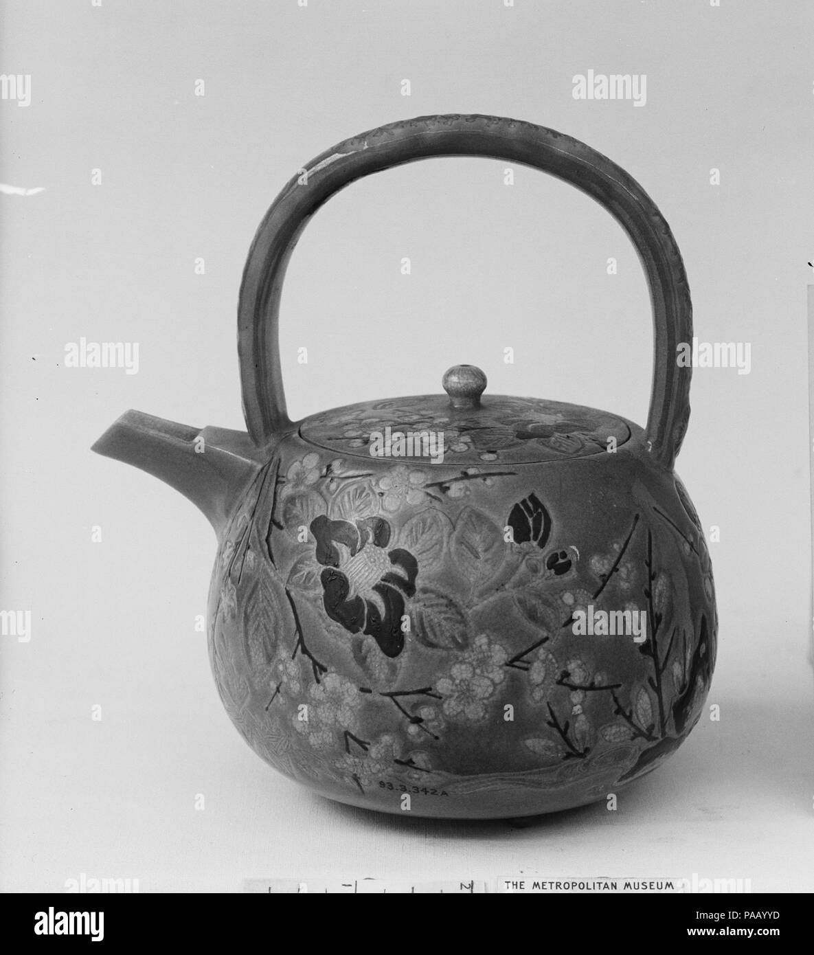 Flasche Wein. Kultur: Japan. Abmessungen: H.6 1/4 in. (15,9 cm); Durchm. 5 in. (12,7 cm). Datum: 1780. Museum: Metropolitan Museum of Art, New York, USA. Stockfoto