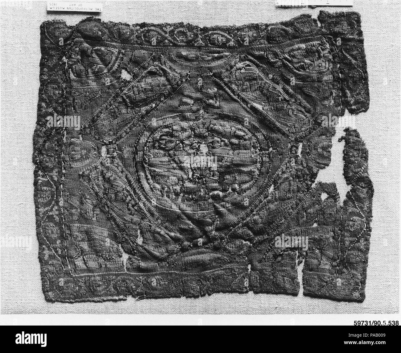 Fragment. Abmessungen: 12 13/16-in.-Höhe 11 cm breit (32,5 cm hoch, 29,5 cm breit). Datum: 7.-8. Jh.. Museum: Metropolitan Museum of Art, New York, USA. Stockfoto