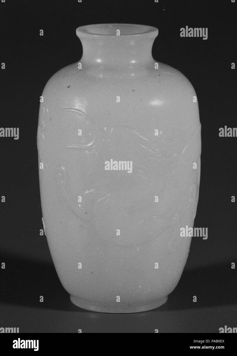 Vase. Kultur: China. Abmessungen: H.2 11/16 in. (6,8 cm); Durchm. 1 5/8 in. (4.1 cm). Datum: 18. Museum: Metropolitan Museum of Art, New York, USA. Stockfoto