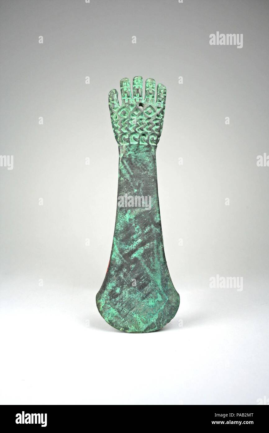 Messer, von Hand. Kultur: Moche. Abmessungen: H x W: 9 1/4 x 2 7/8 in. (23,5 x Hellrotem). Datum: 1.-3.Jahrhundert. Museum: Metropolitan Museum of Art, New York, USA. Stockfoto