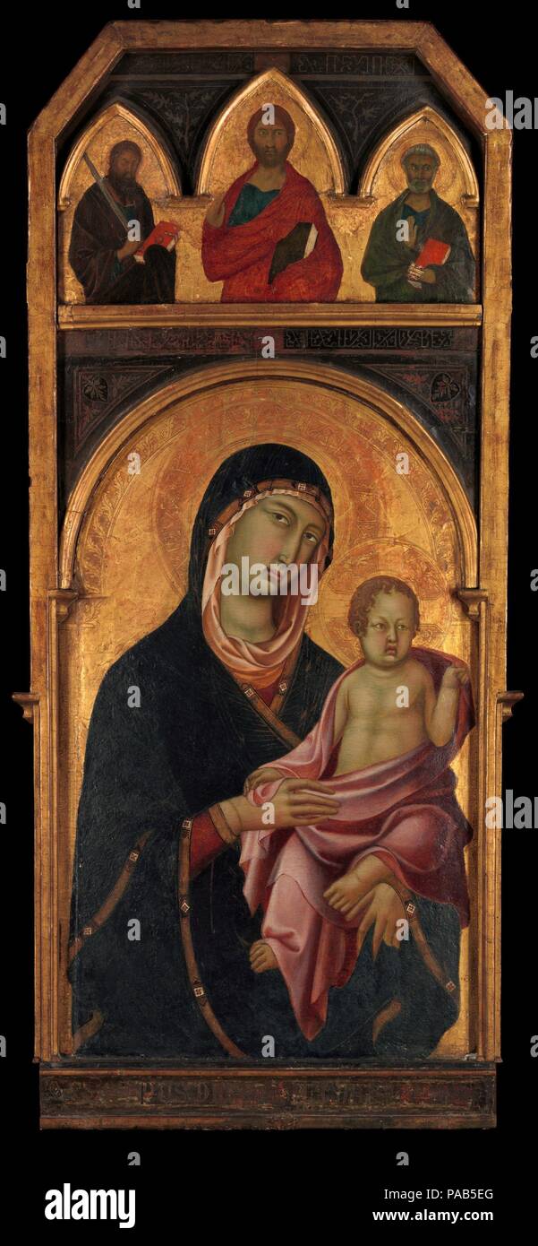 Madonna und Kind. Artist: camie di Buonaventura (Italienisch, aktive Siena von 1298 - gestorben 1326/31). Maße: Gesamt, mit gestaltenden Elemente, 60 1/8 x 26 3/8 in. (152,7 x 67 cm); Madonna mit Kind, in lackierter Oberfläche 37 x 23 1/8. (94 x 58,7 cm), Pinnacle, lackierte Oberfläche 12 1/8 x 23 in. (30,8 x 58,4 cm). Datum: Ca. 1320. Diese Madonna und Kind ist von einer wichtigen Altarbild gemalt für eine Kirche der Silvestrine Bestellung (ein Zweig der Benediktiner in 1231 gegründet). Die oben aufgeführten Zahlen sind Christi durch den Heiligen Paulus und Petrus flankiert. Camie Figuren zeichnen sich durch ihre etwas karg, Regal bearin Stockfoto