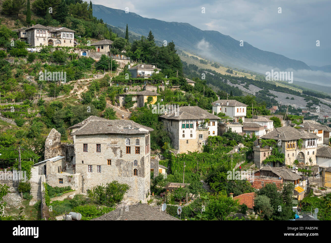 Traditionelle, osmanischen Periode, Stein überdacht, Haus in der Altstadt  von Gjirokastra im Süden von Albanien Stockfotografie - Alamy