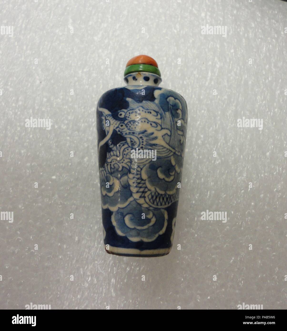 Miniatur Vase. Kultur: China. Abmessungen: H.2 11/16 in. (6,8 cm). Datum: Ende des 19. Jahrhunderts. Museum: Metropolitan Museum of Art, New York, USA. Stockfoto