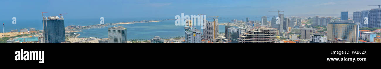 Luanda/Angola - 11/28/2016: Antenne allgemeine Panorama der Innenstadt von Luanda, die Bucht und den Hafen von Luanda, Rn und zentralen Gebäude, in Angola Stockfoto