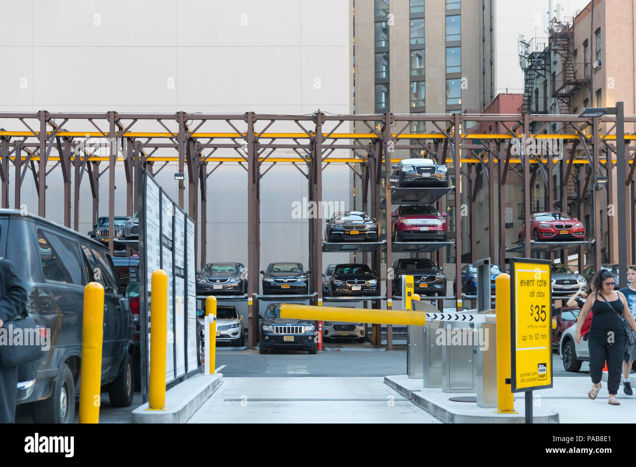 New York, 19. Juli 2018: Automatisierte Parkplatz-System zur Unterstützung der Mangel an Parkplätzen in der Stadt. Stockfoto