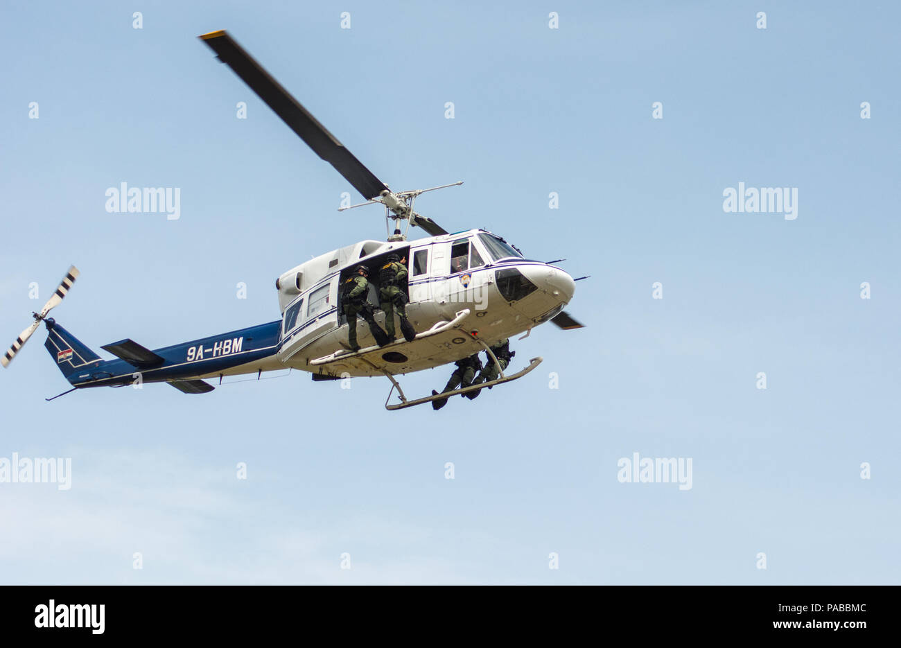 Die kroatische Polizei Hubschrauber ab 212 Stockfoto