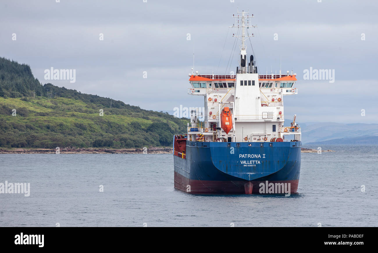 Die Öl- und Chemikalientanker Patrona 1, im Besitz von Harren & Partner, weg von der Isle of Arran in den Firth of Clyde, Schottland, UK verankert Stockfoto