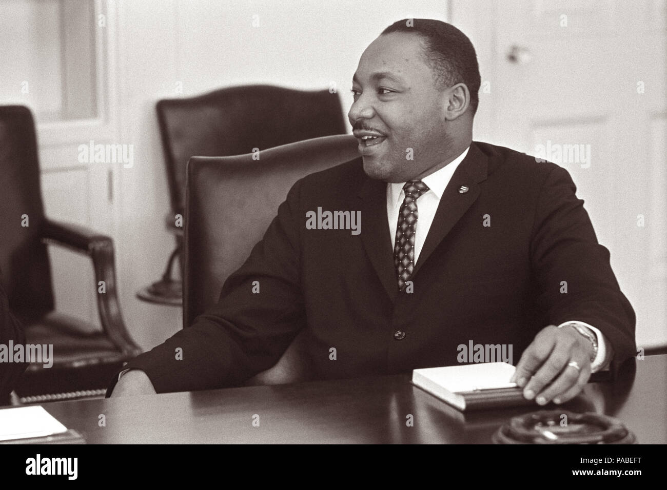 Dr. Martin Luther King Jr. Treffen mit Präsident Lyndon B. Johnson im Schaltschrank im Weißen Haus am 18. Januar 1964. Stockfoto