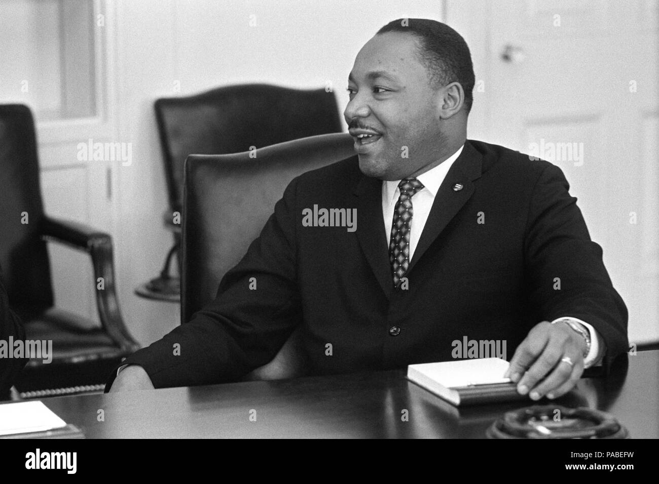 Dr. Martin Luther King Jr. Treffen mit Präsident Lyndon B. Johnson im Schaltschrank im Weißen Haus am 18. Januar 1964. Stockfoto