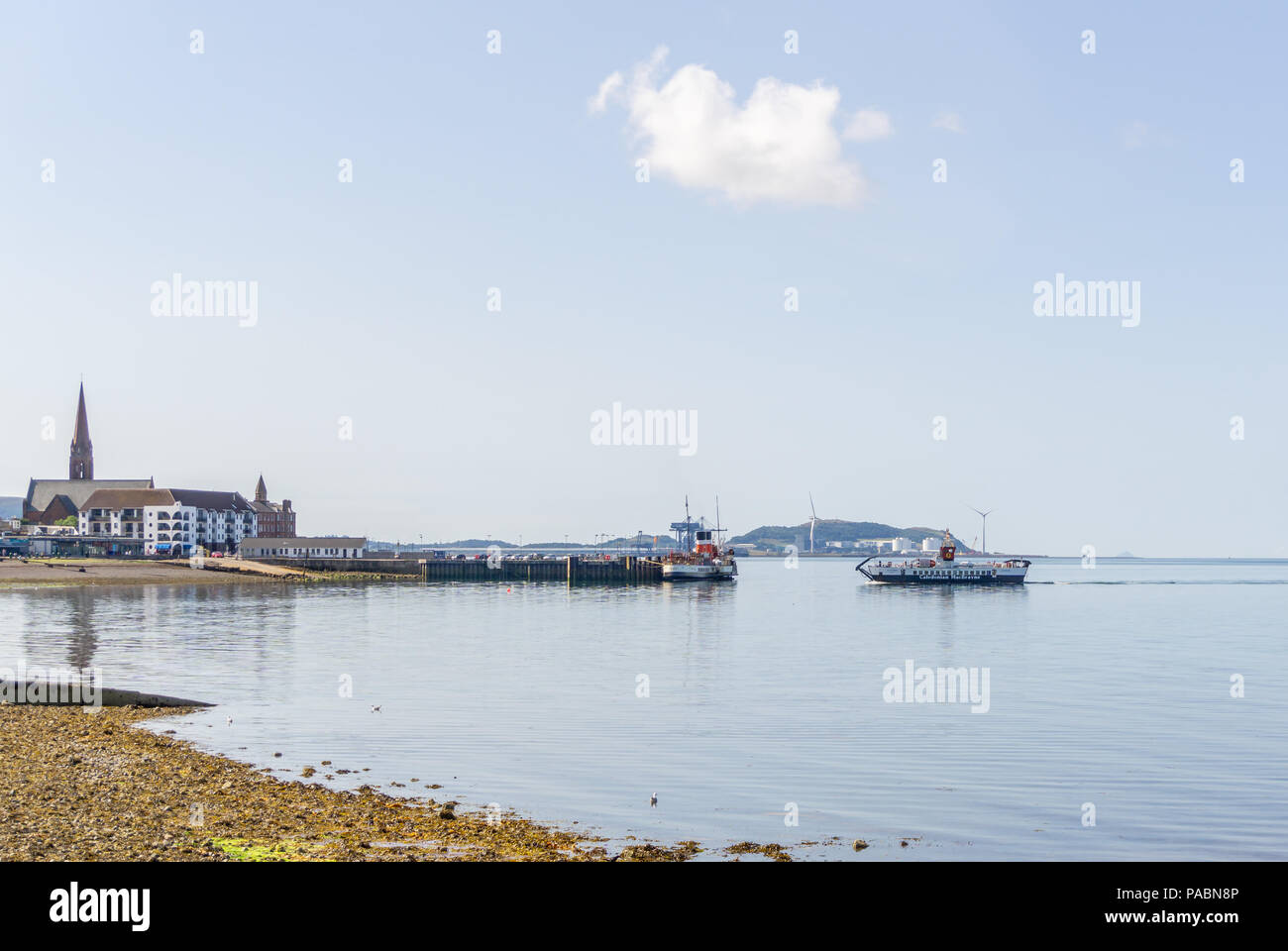 Largs, Schottland, Großbritannien - 19 Juli, 2018: Die Stadt von Largs als "Juwel der Clyde in Schottland während ungewöhnlich Rekordverdächtige heißes Wetter bekannt. Stockfoto