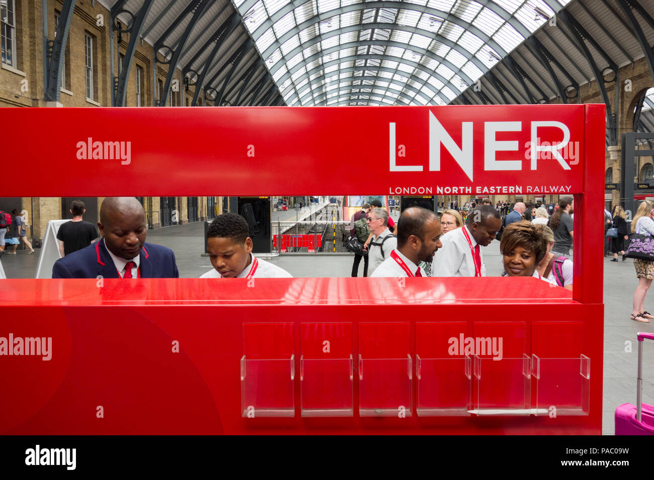 Virgin Trains Ostküste jetzt wieder erstanden und Rebranded als Lner am Bahnhof Kings Cross, London, UK Stockfoto