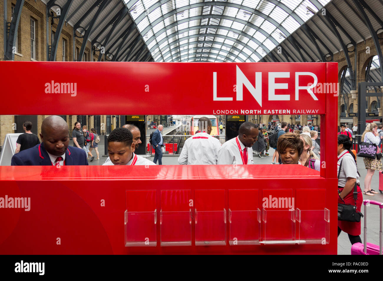Virgin Trains Ostküste jetzt wieder erstanden und Rebranded als Lner am Bahnhof Kings Cross, London, UK Stockfoto