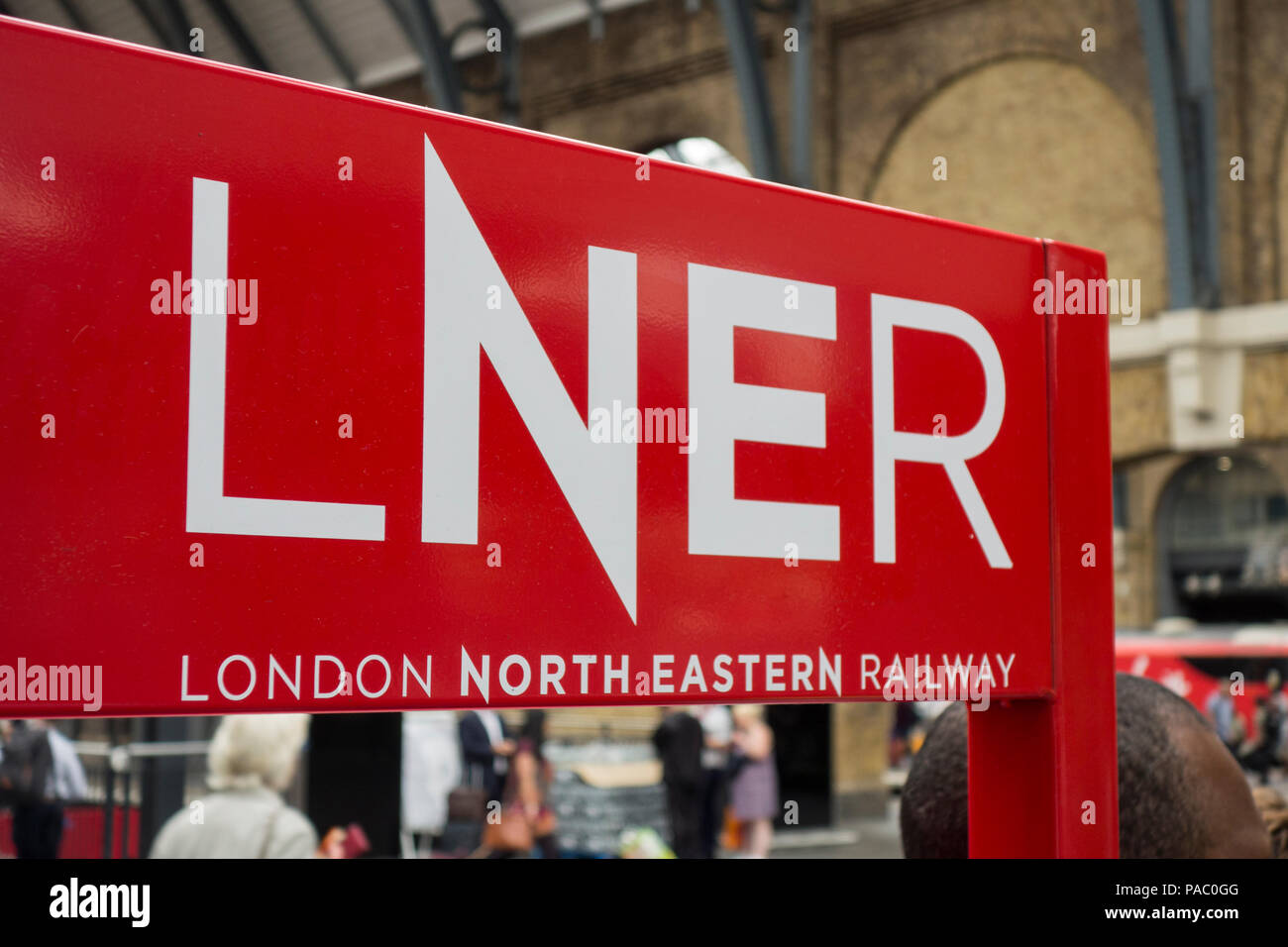 Virgin Trains Ostküste jetzt wieder erstanden und Rebranded als Lner am Bahnhof Kings Cross, London, UK Stockfoto