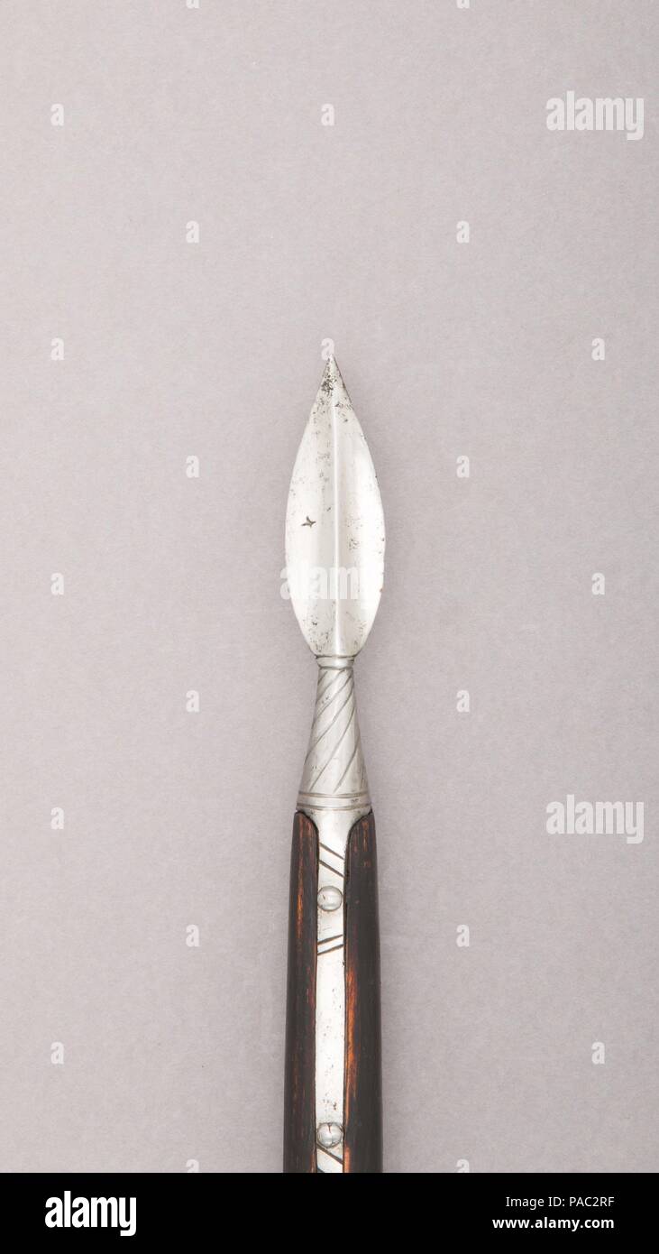 Hecht. Kultur: Spanisch. Abmessungen: L 82. (208,4 cm); L. von Kopf 4 3/4 in. (12,2 cm); W. 1. (2,5 cm); Wt. 1 lb. 14 oz. (850,5 g). Datum: 17. Museum: Metropolitan Museum of Art, New York, USA. Stockfoto