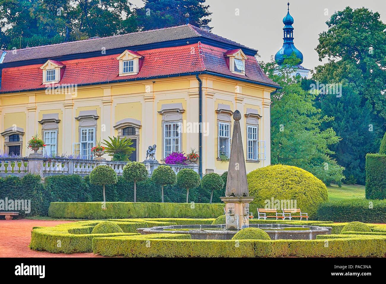 Barocke Schloss Buchlovice, Mähren, Tschechien, Blick vom schönen Garten Stockfoto