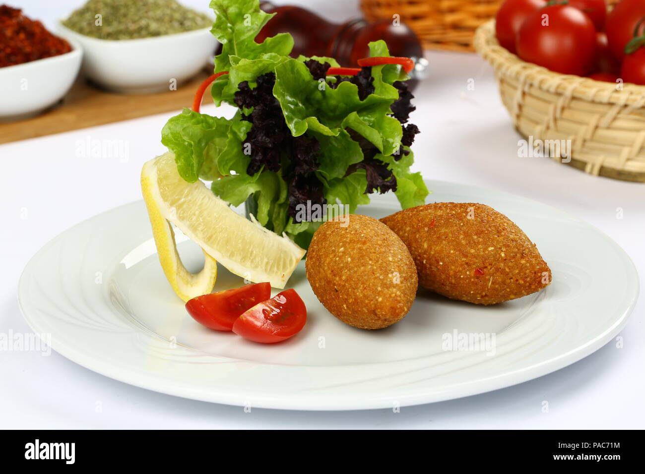 Icli frikadellen -Fotos und -Bildmaterial in hoher Auflösung – Alamy