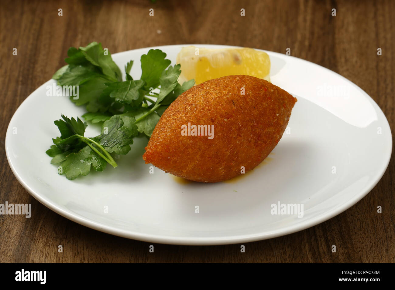 Icli frikadellen -Fotos und -Bildmaterial in hoher Auflösung – Alamy