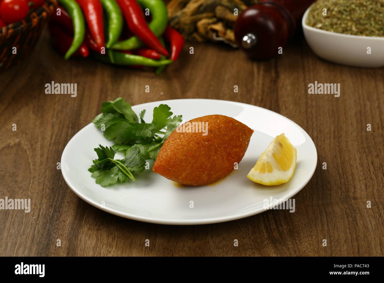 Icli frikadellen -Fotos und -Bildmaterial in hoher Auflösung – Alamy
