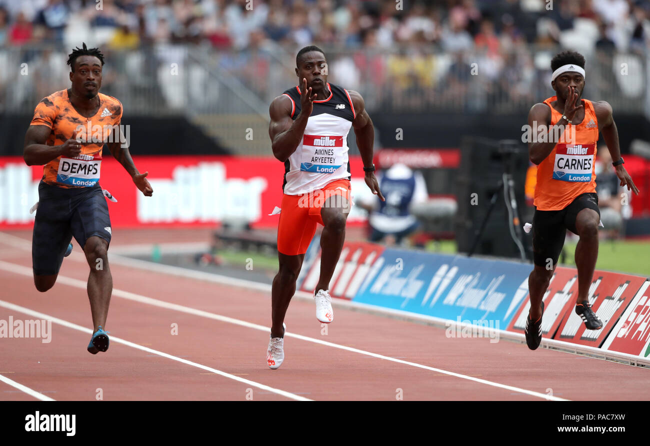 Großbritanniens Harry Aikines-Aryeetey (Mitte) während der Männer 100 m Runde, Wärme während des Tages eine der Muller Geburtstag Spiele an der Queen Elizabeth Stadium, London. Stockfoto