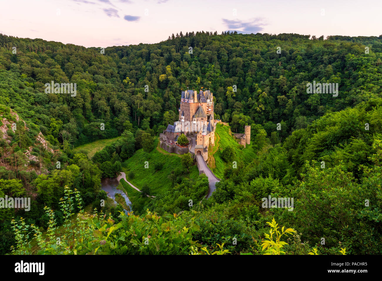 Hohe Betrachtungswinkel auf Burg Eltz Deutschland Stockfoto