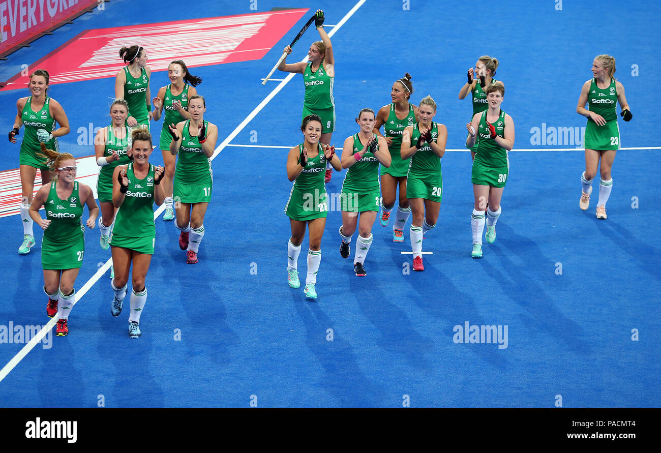 Irlands Spieler applaudiert die Lüfter mit voller Zeit während der Vitalität Frauen Hockey World Cup pool B Gleiches an Lee Valley Hockey und Tennis Centre, London. Stockfoto