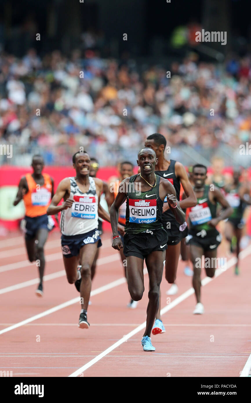 London, Großbritannien. 18. Juli 21. Paul CHELIMO (Vereinigte Staaten von Amerika) Überqueren der Ziellinie in der Männer 5000 m-Finale bei den 2018, IAAF Diamond League, Jubiläum Spiele, Queen Elizabeth Olympic Park, Stratford, London, UK. Foto: Simon Balson/Alamy leben Nachrichten Stockfoto