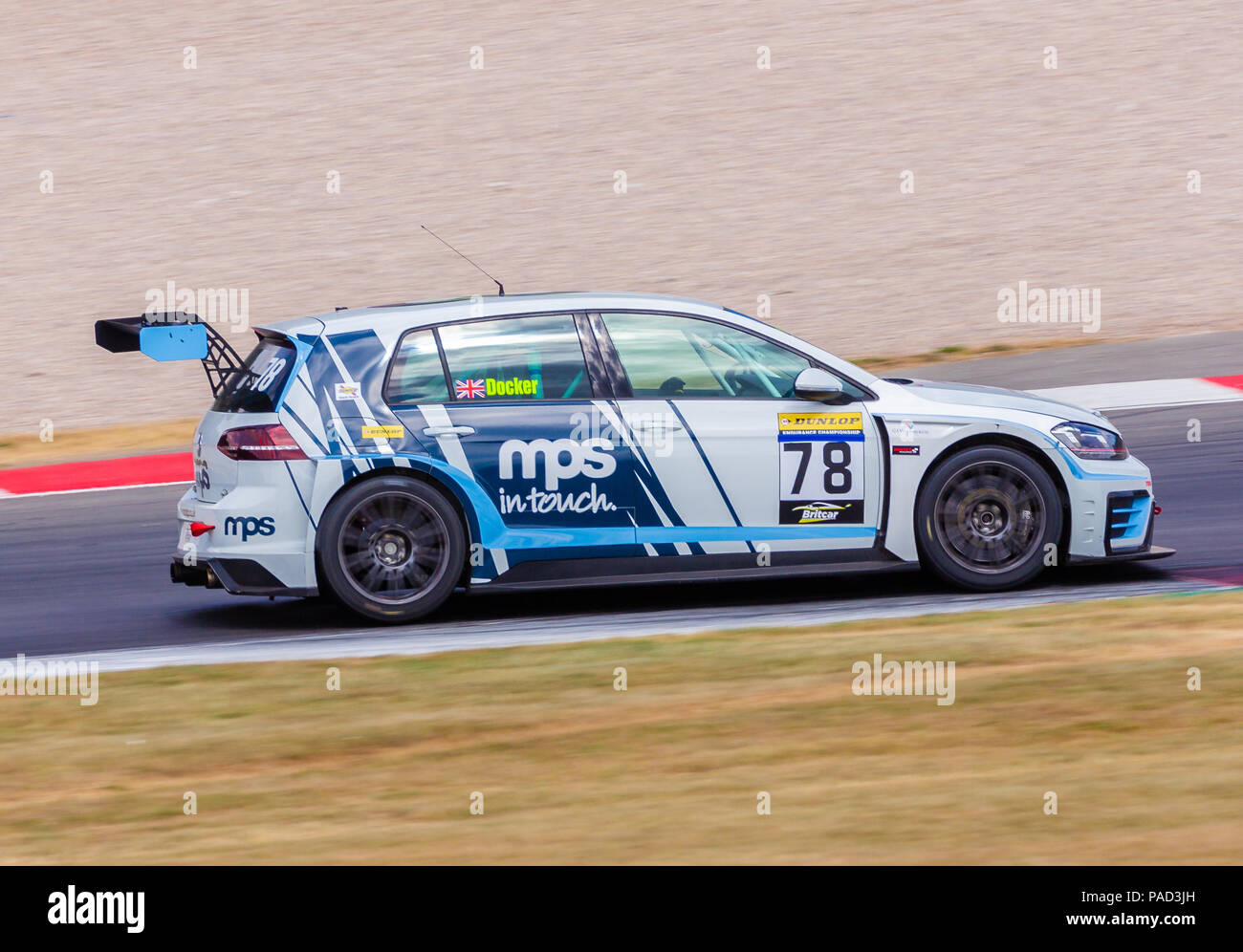 Derbyshire, Großbritannien. 21. Juli 2018. Tim Docker fahren die MPS PLC gesponserten VW Golf GTi in der Britcar Ausdauer 1. Rennen in Donington Park Credit: Richard O'Donoghue/Alamy leben Nachrichten Stockfoto